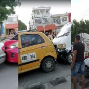 El fuerte impacto de los vehículos quedó registrado en video. |