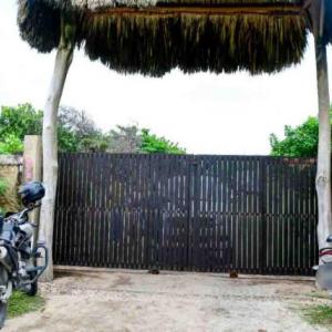 Entrada de la cabaña Mediterrané, en el sector de Punta Roca.