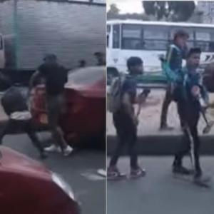 Los niños atacaron al conductor después de que este no quiso que le limpiaran el parabrisas.