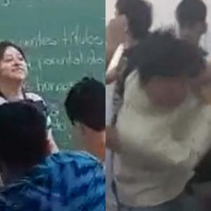 La mujer en medio del discurso y durante la agresión al joven.