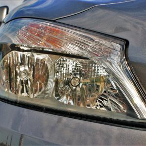 Esto ocurrió en el centro de Florida, donde el hombre se subió a su automóvil, arrancó y avanzó sobre la vivienda.