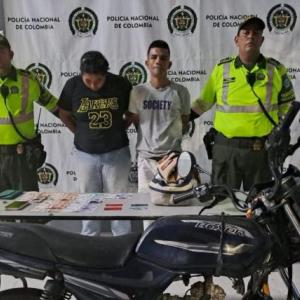 Dos de los cinco capturados en operativos de la Policía Metropolitana. 