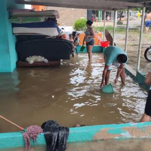 Vecinos de El Ferry sufren emergencia. 