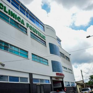 Clínica Porvenir, donde se encuentra el menor herido. 