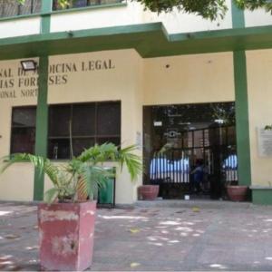 aspecto de Medicina Legal, hasta donde fue llevado el cuerpo para realizar la autopsia.