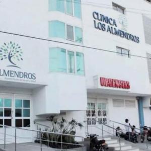 Aspecto de la clínica a la que fueron llevados los dos heridos. 