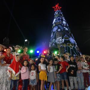Alcalde Pumarejo en el primer día del alumbrado. 