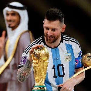 Lionel Messi minutos antes de alzar la Copa del Mundo. 