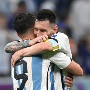 Lionel Messi y Julián Álvarez