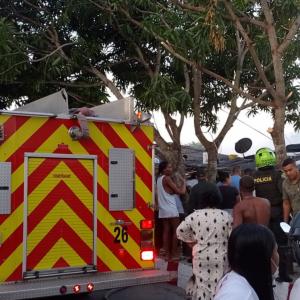 Una máquina del cuerpo de bomberos llegó para atender la emergencia 