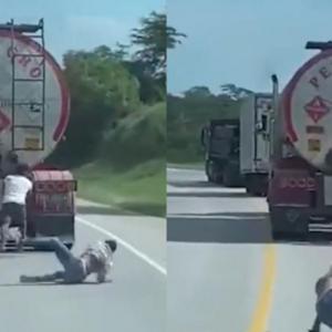 Con el objetivo de transportarse a su lugar de destino, los individuos se sujetaron de la parte trasera del cami