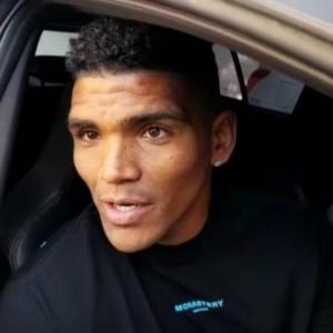 Rafa Pérez realizándose los exámenes médicos. 