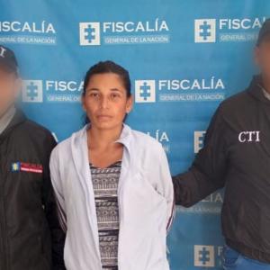 Capturada con agentes. 