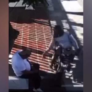 El hecho quedó grabado por cámaras de seguridad. 