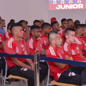 Junior durante su presentación en el Hotel Dann Carlton