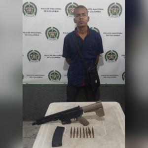 Capturado con arma incautada. 