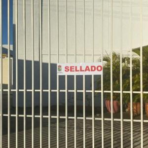 Aspecto del cierre del motel>