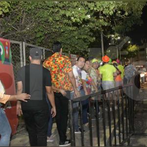 La fila de espera para ingresar al evento. 