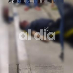 El cuerpo del hombre quedó tendido en la carretera