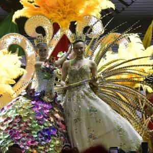 Natalia De Castro recibió la corona de manos de Valeria Charris, soberana de la celebración en 2022. 