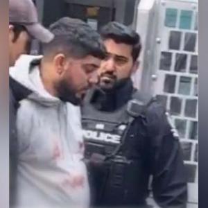 Aspecto del hombre detenido por las autoridades tras perpetrar el crimen.