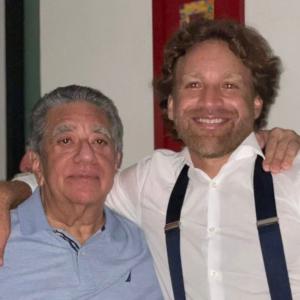 Carlos Acosta Juliao junto a su padre Alfredo Acosta, en una fotografía del álbum familiar.