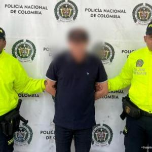 El docente capturado por las autoridades deberá responder ante la Fiscalía. 