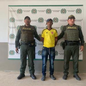 El hombre fue llevado a una estación de Policía del Atlántico.