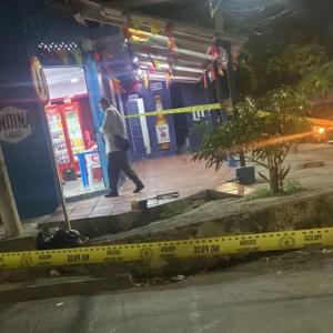 Establecimiento comercial en el que fue ultimado a bala el joven.