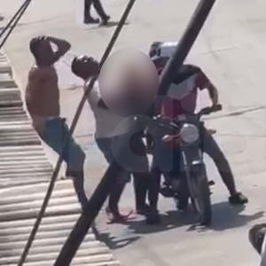 El momento en el que es menor es conducido a un centro asistencial quedó registrado en video