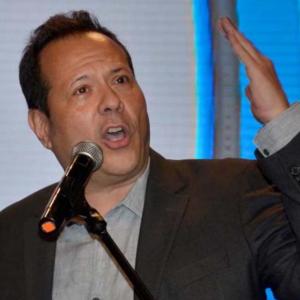 Javier Fernández como en voz de protesta. 