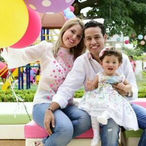 Martín Elías acompañado por Dayana Jaimes y la pequeña producto del amor entre ambos