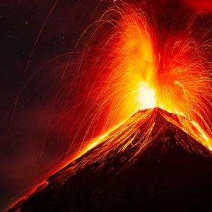 Imagen de referencia de la erupción de un volcán