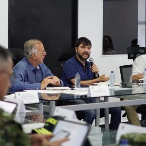 el alcalde Jaime Pumarejo durante un consejo de seguridad celebrado en la ciudad a partir de los hechos recientes en la ciudad.
