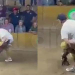 El hecho quedó registrado en videos grabados por personas presentes en la gallera al momento de la pelea. 