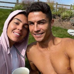 Georgina Rodríguez y Cristiano Ronaldo durante un viaje por Reino Unido
