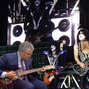 Iván Duque y los músicos