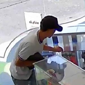 El proceder del joven quedó registrado en video