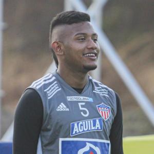 El volante se encuentra peleando un puesto para hacer parte de la nómina de la seleción Colombia sub-20 y disputar el mundial de la categoría. 