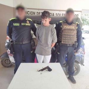 El sujeto capturado portaba un arma de fabricación artesanal