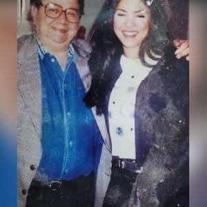 Foto antigua del periodista y Shakira. 