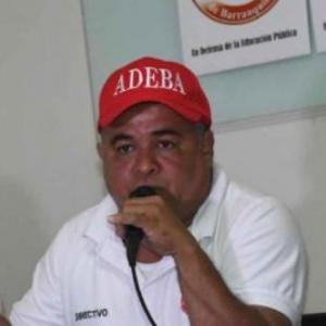 El directivo estaba haciendo unas compras para realizar un agasajo a los maestros del magisterio. 