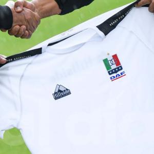 Imagen de contexto con una camiseta de Once Caldas