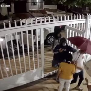 El hecho quedó registrado gracias a cámaras de seguridad