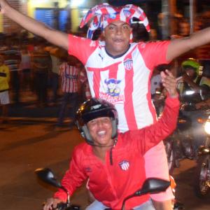 Los dos aficionados cuya imagen le dio la vuelta al mundo