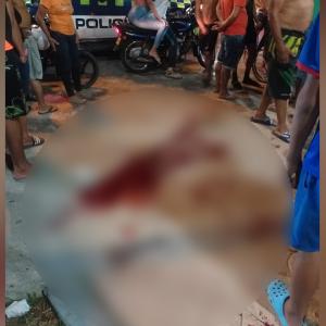 Aspecto de la sangre derramada tras la balacera en horas de la noche de este jueves