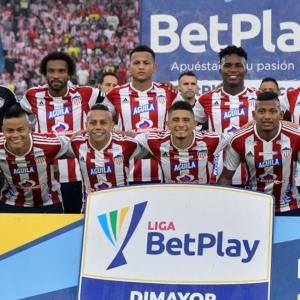 La nómina de Junior antes de iniciar un partido en el estadio Metropolitano