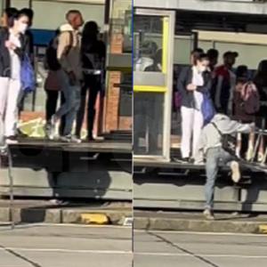 El sujeto utilizó su caminador como soporte para ingresar a la estación de Transmilenio