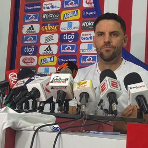 Sebastián Viera en la rueda de prensa que dio a conocer su salida del equipo