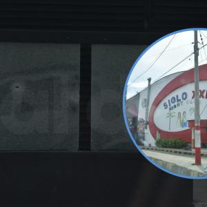 Los impactos de bala sobre la fachada de Siglo XXI y el aspecto general del centro nocturno